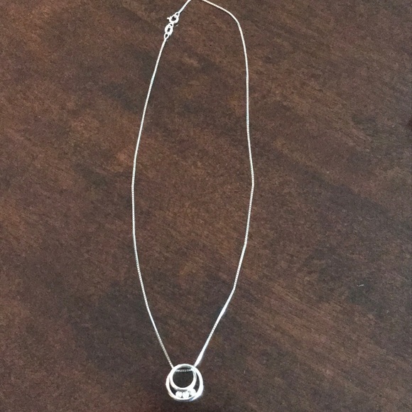 14k white gold & diamond circle necklace - Picture 2 of 4